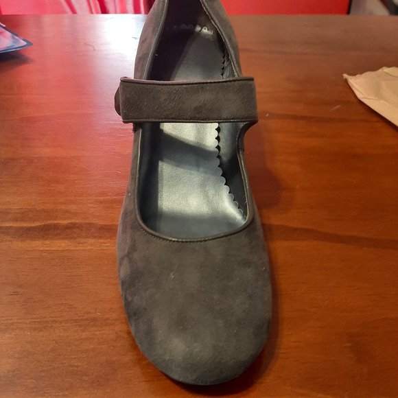 Me Too Charcoal Gray Suede Closed Toe Block Heels - Size 9.5M - Picture 6 of 11